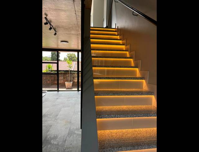 2 BEDROOM PROPERTY TO RENT IN MENLO PARK